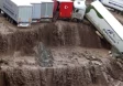 Yamaçlardan kopan kayalar yolları kapattı!