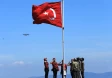 Spil Dağı'ndaki Türk bayrağı 15 Temmuz dolayısıyla yenilendi