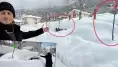 Kar köyü resmen yuttu: Yerlerini bezleri bir çubuğa bağlayıp buluyorlar