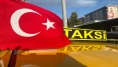 İzmir’den bayrağa uzanan ellere sert tepki! Taksiciler şehir turu attı