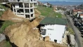 Denizli'de inşaat kazısında kaya kopması: İki bina tehlikeye girdi!