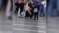 Kadınlardan engelli satıcıya meydan dayağı! Tekme tokat saldırdılar