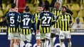 Fenerbahçe Kadıköy'de yarışa tutundu