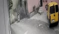Adana'da 3 katlı bina saniyeler içinde çöktü! O anlar kameraya yansıdı