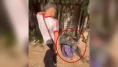 Yaşlı adamla alay edip darp ettiler