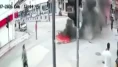 Çarşının ortasında dehşet! Üzerine benzin dökerek kendini yaktı