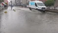 İstanbul'da sağanak felç etti: Cadde ve sokaklar göle döndü!