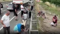 Seyir halindeki araç tıra çarptı: 1 ölü, 4'ü çocuk 7 yaralı