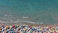 Termometreler 30 dereceyi gördü: Kuşadası plajlarında adım atacak yer kalmadı!