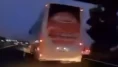 Şerit değiştiren otobüs kazaya yol açtı