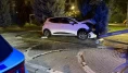 Kayseri Talas’ta otomobil karşı yola geçti