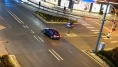 Çarptığı aracın camından içeri girdiği anlar