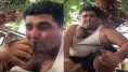 Kuşun başını ağzıyla koparıp sosyal medyada paylaştı!