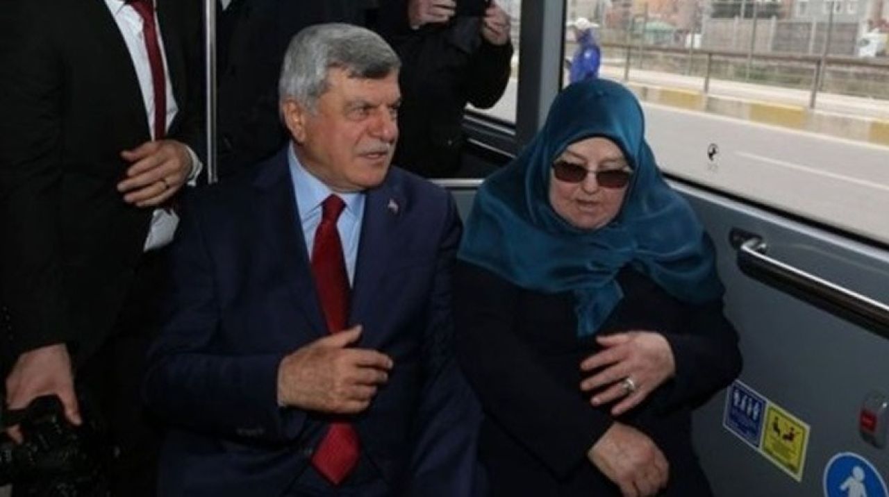 Görevi teslim edip belediye otobüsüyle evine gitti