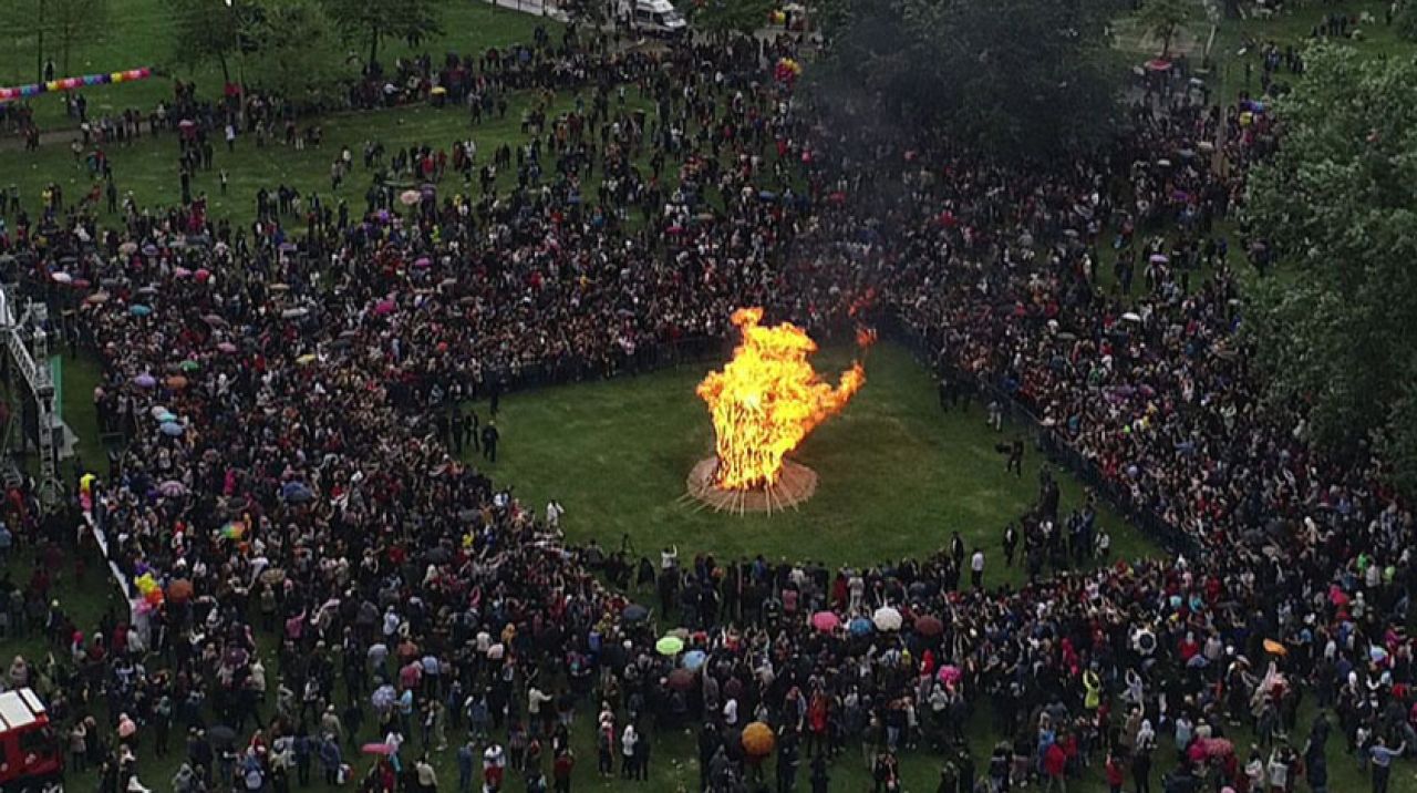 Kakava ateşi sağanak altında yandı