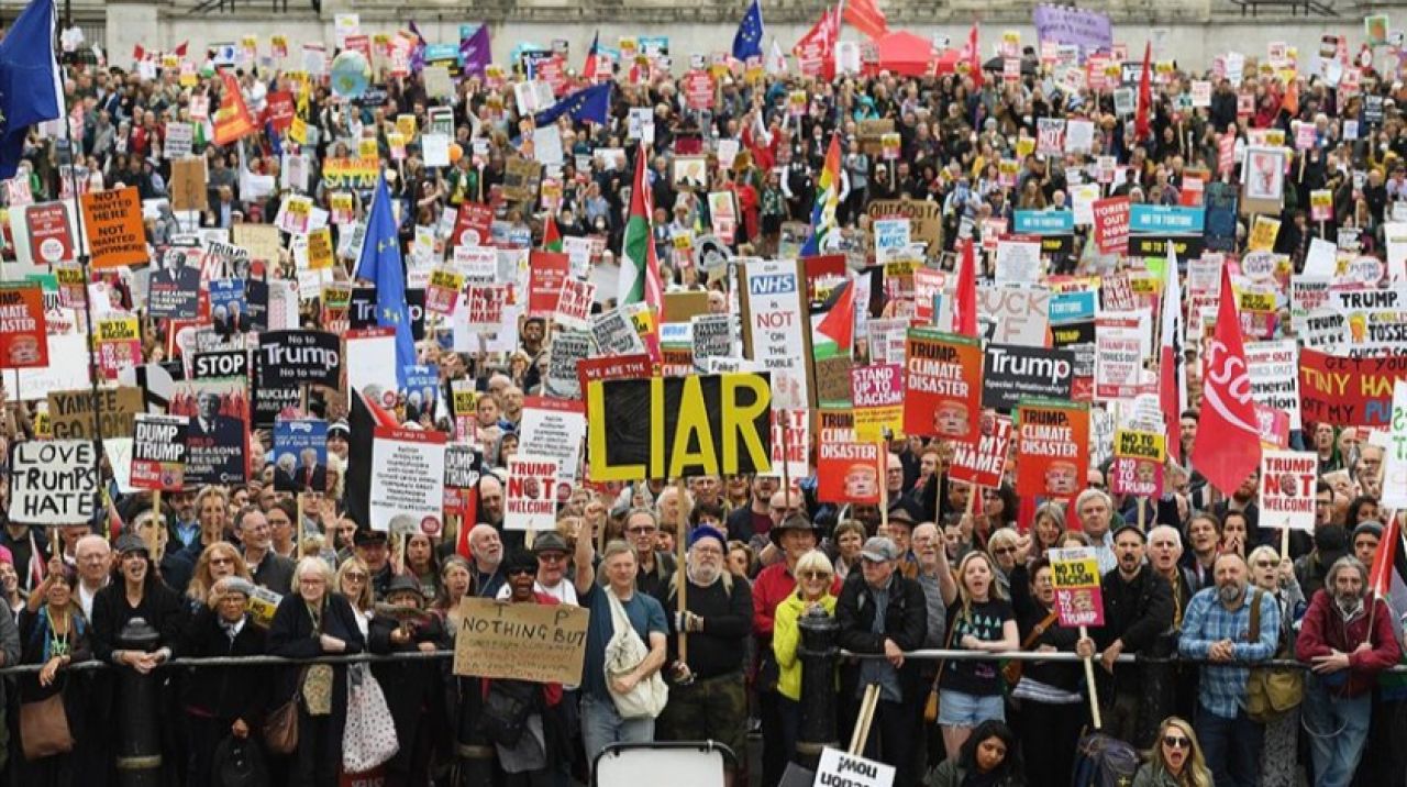 Binlerce kişi sokakta! Trump'a protesto