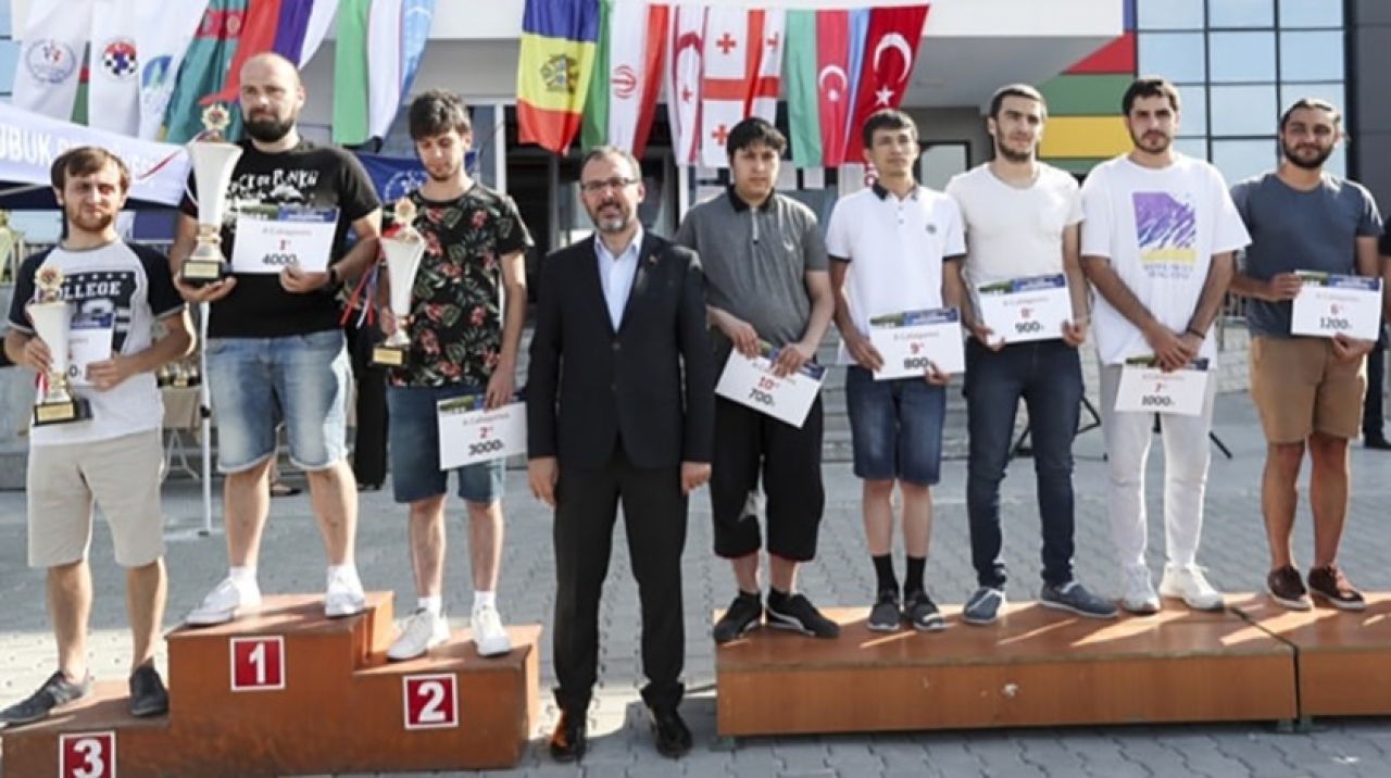 Bakan Kasapoğlu'ndan net mesaj! Herkesi sporla buluşturmaya kararlıyız