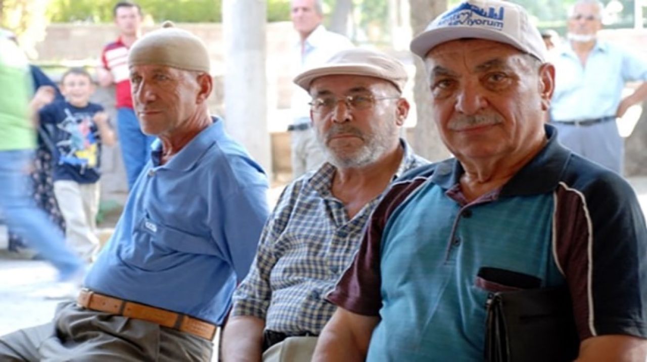 Emeklilerin bayram ikramiyeleri yatmaya başladı