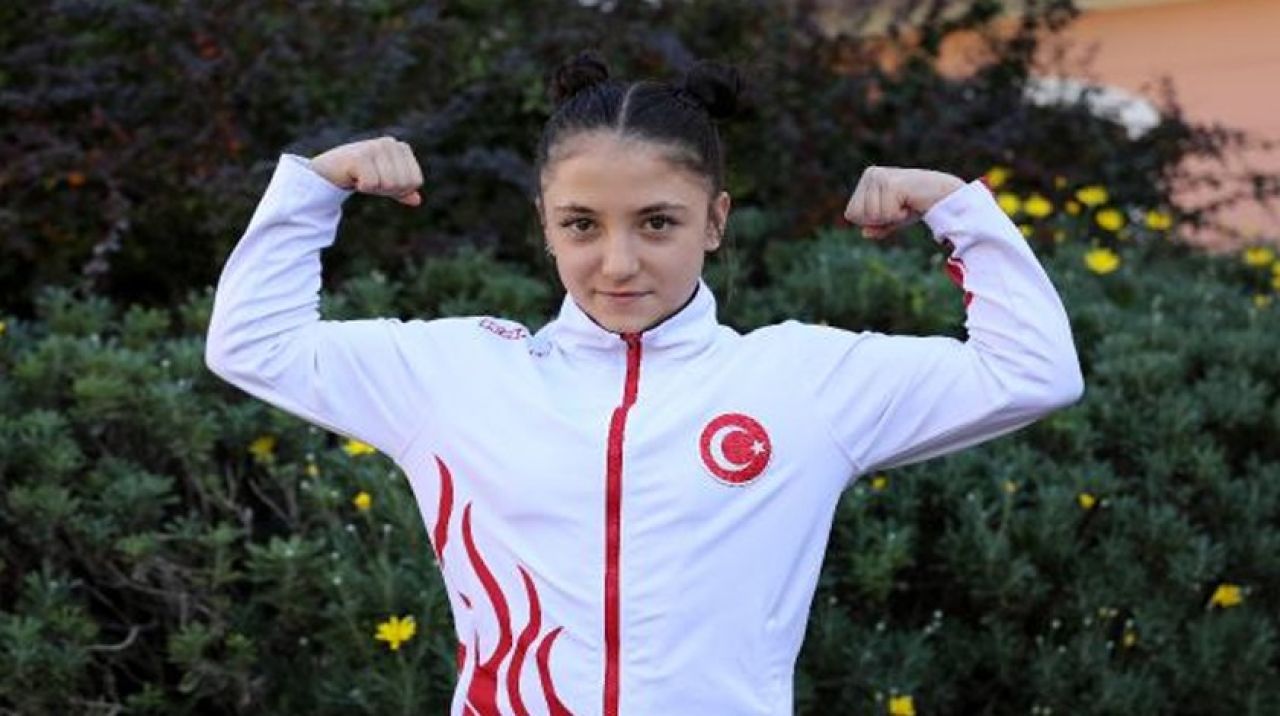 Elleri üzerinde yürürken başladığı halterde Avrupa şampiyonu oldu