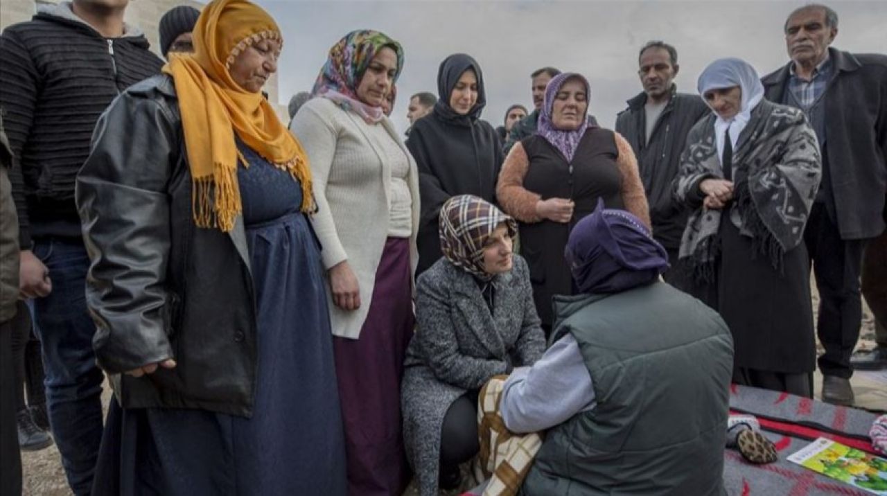 "Diyarbakır anneleri"nden Elazığ'daki depremzedelere destek ziyareti