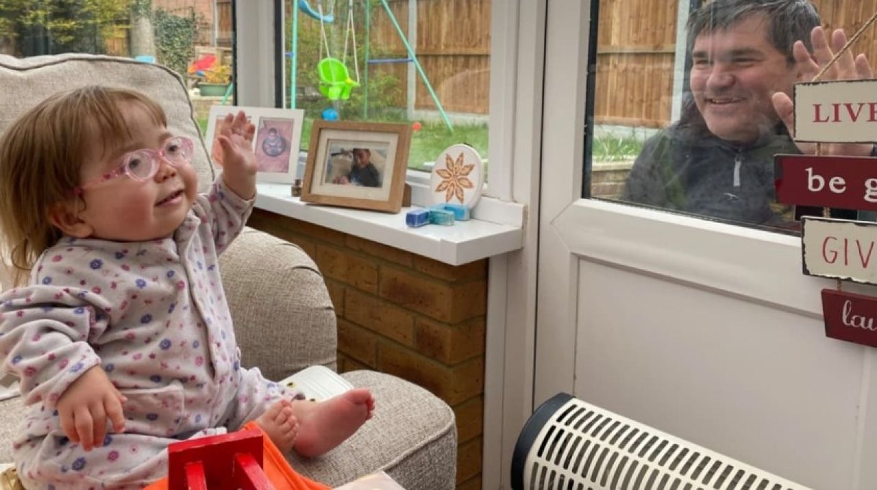 Salgının ortasında yürek burkan fotoğraf