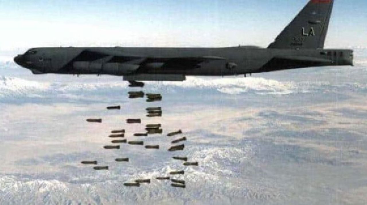 O ülkenin uçakları teröristlere bomba yağdırdı