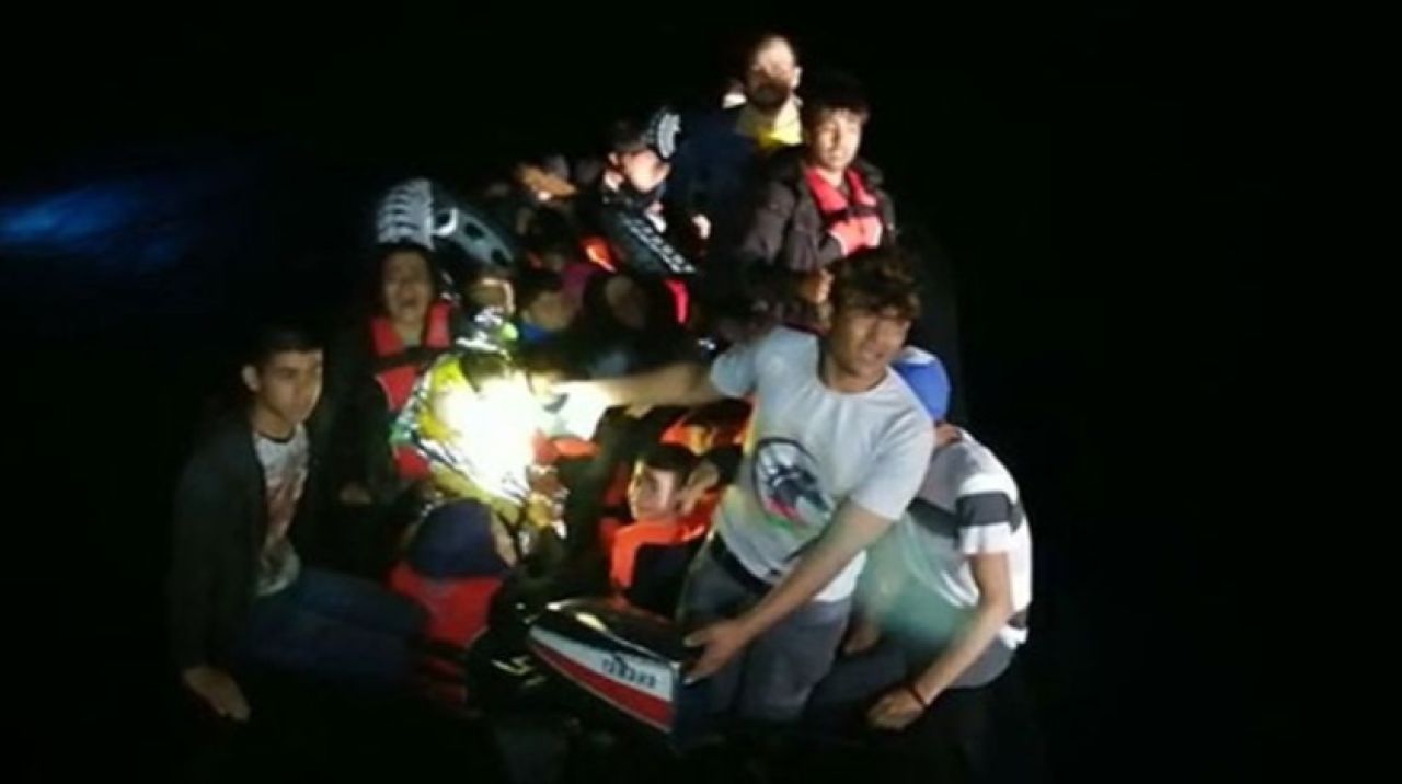 Göçmenleri Sahil Güvenlik unsurları kurtardı