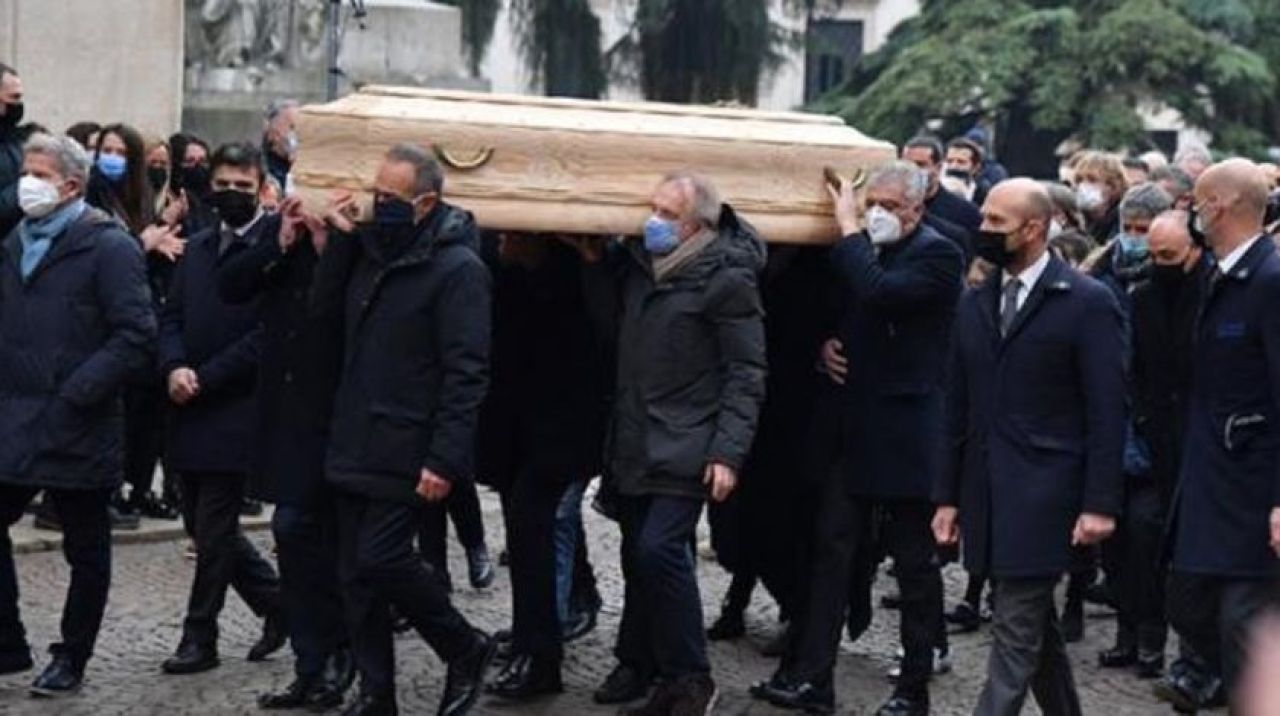 Efsane golcü son yolculuğuna uğurlandı