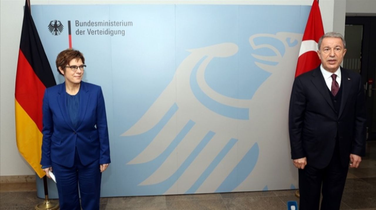 Karrenbauer: Türkiye önemli NATO partneridir ve öyle kalacaktır