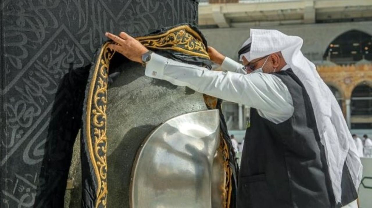 Kabe örtüsünün bakım çalışmaları başladı