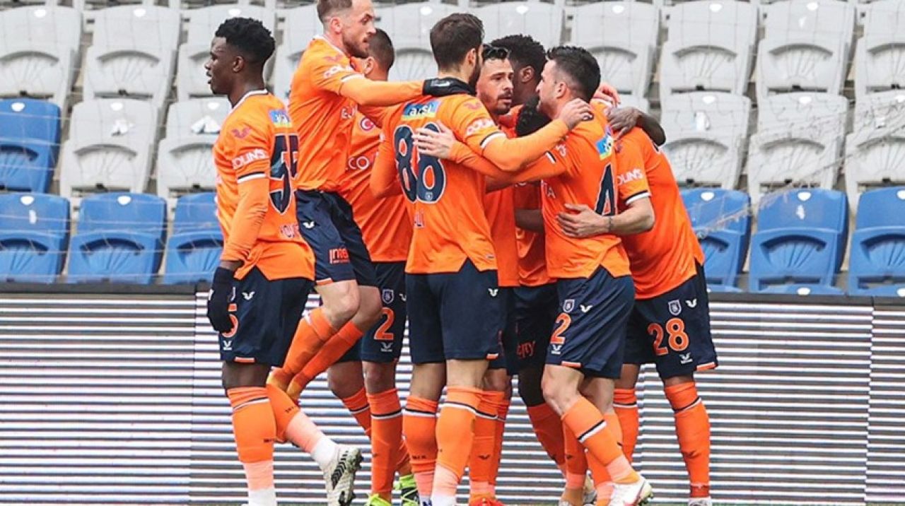 Başakşehir son dakikalarda açıldı: Yeni Malatyaspor'u yıktı