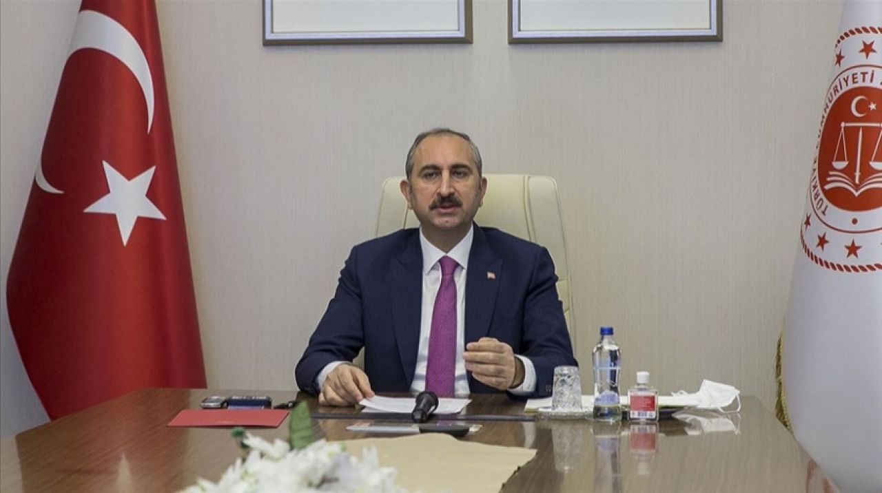 Bakan Gül'den 'darbe çağrışımlı bildirisine' tepki