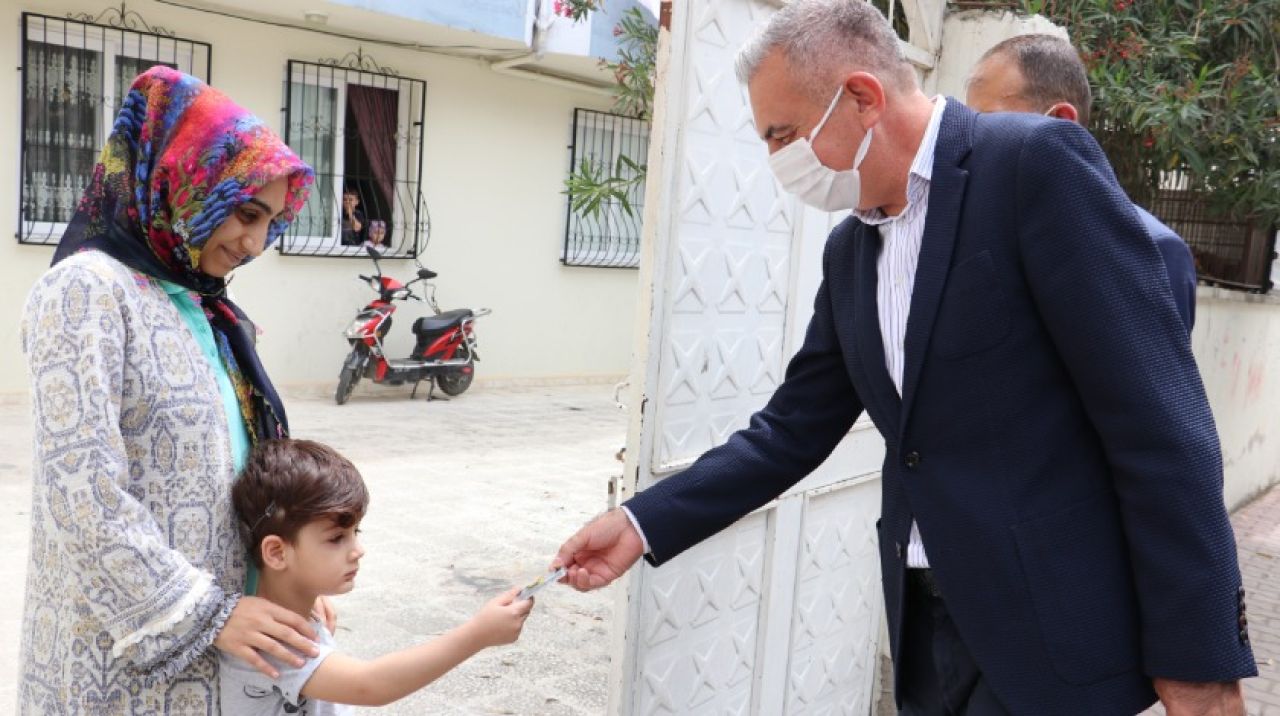 Toroslar'ın Gönül Bağı, işitme engelli minik Aras Bulut'un yüzünü güldürdü