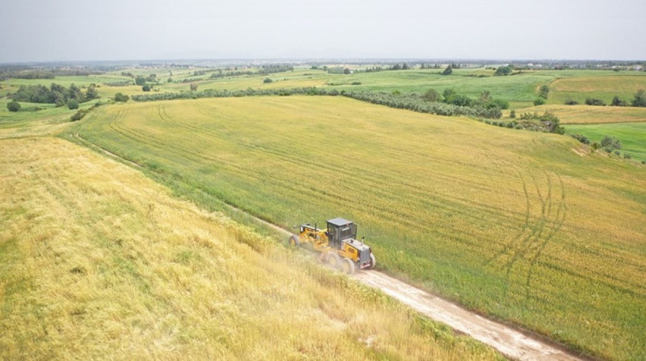 Sarıçam'da tarla yolları yenilendi