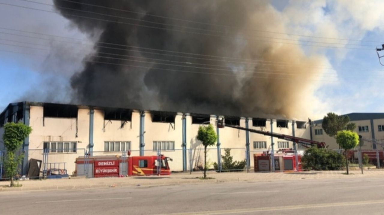 Tekstil fabrikası alevlere teslim oldu