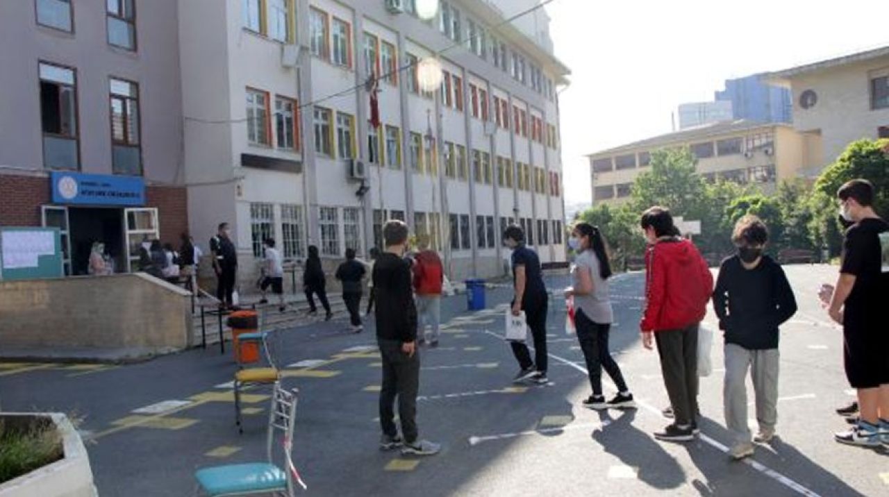 İçişleri Bakanlığı: 3 bin 157 öğrenciye geçici kimlik belgesi verildi