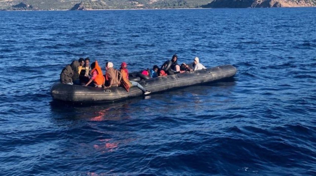 Yunanistan 2021 yılında bin 911 düzensiz göçmeni ölüme terk etti