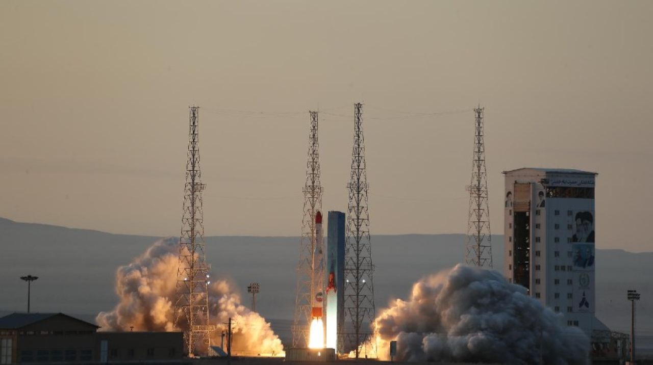 İran'ın 'Simurg'u yeterli hıza ulaşamadı: Yük yörüngeye oturamadı