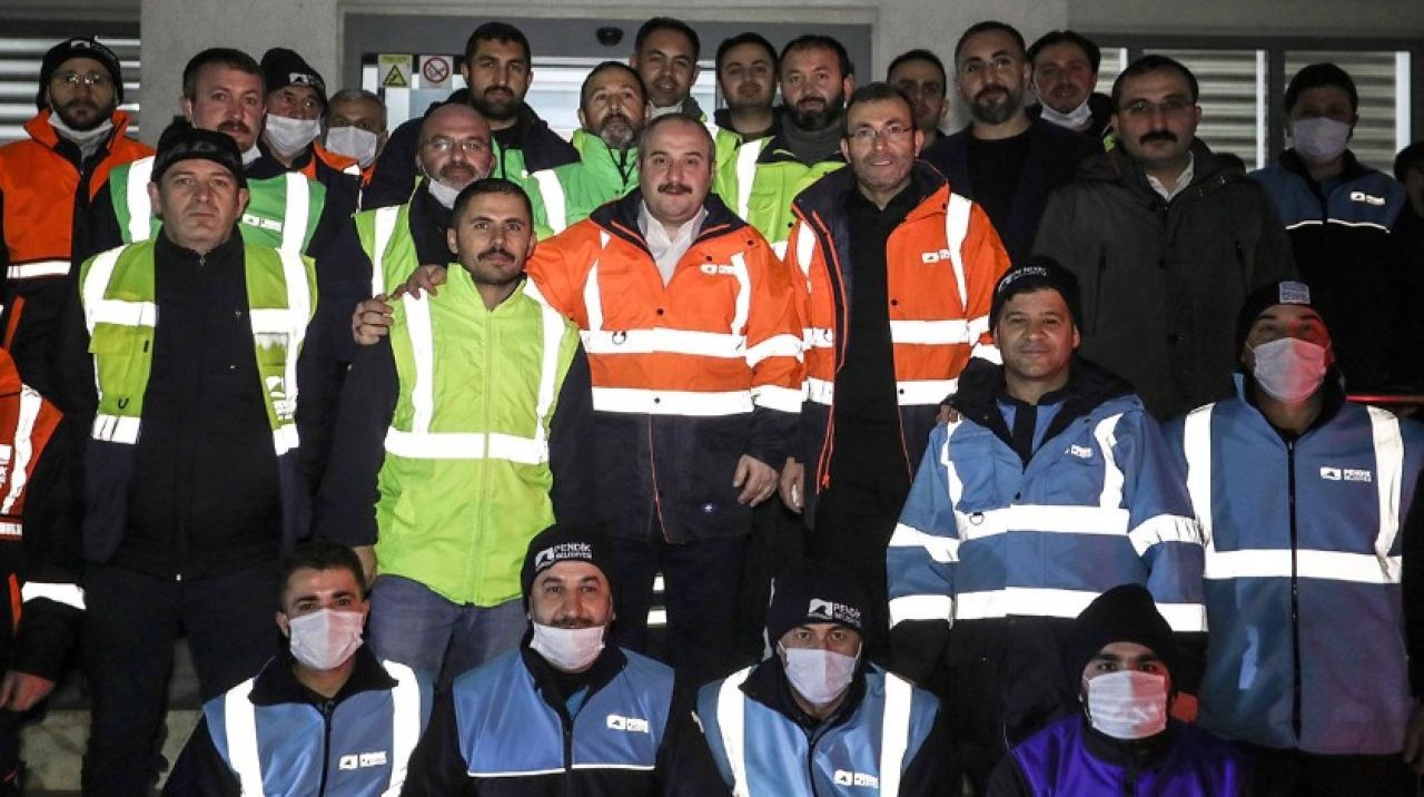 Bakan Varank, yeni yıla işçilerle birlikte girdi