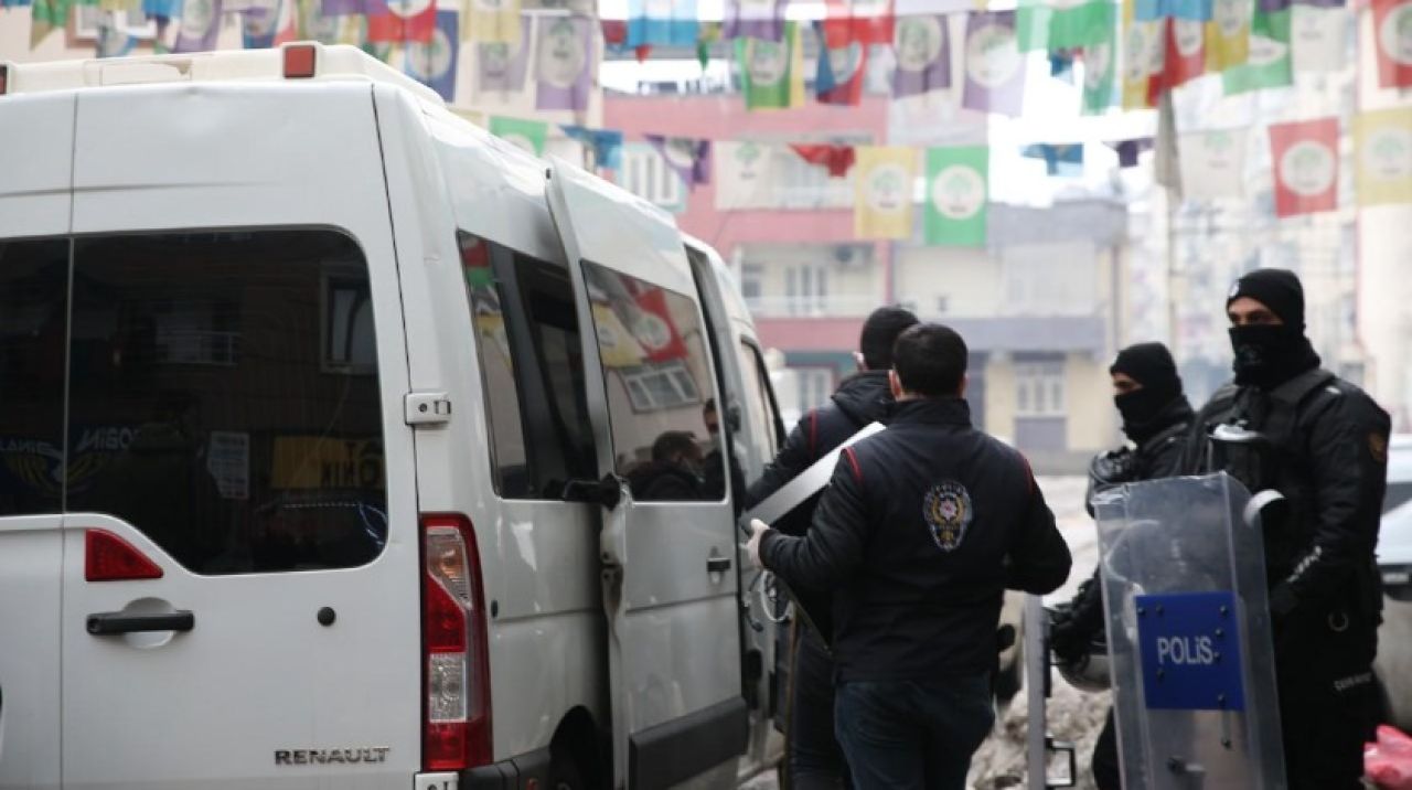 Terör soruşturması kapsamında gözaltına alınan DBP'li Seval Gülmez tutuklandı