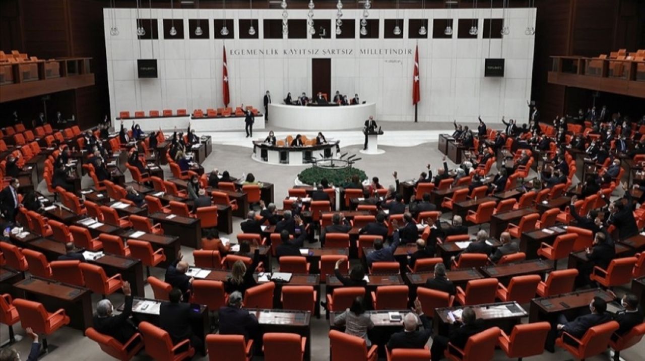 TSK deniz unsurlarının Aden Körfezi'ndeki görev süresi uzatıldı