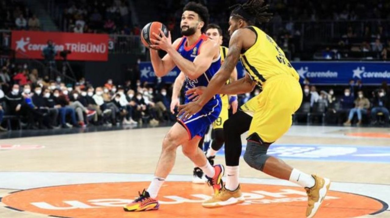 Derbide kazanan Anadolu Efes