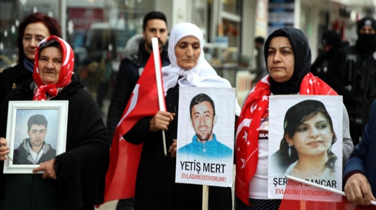 Vanlı aileler HDP İl Başkanlığı önündeki eylemlerini sürdürdü