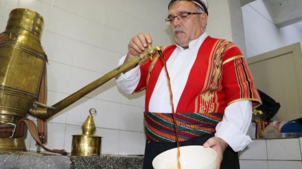 Ramazanın vazgeçilmez içeceği meyan şerbeti mesaisi başladı