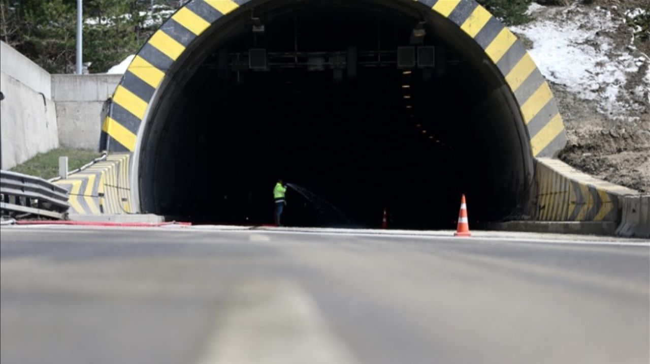 Heyelan nedeniyle kapanan Bolu Dağı Tüneli ulaşıma açıldı