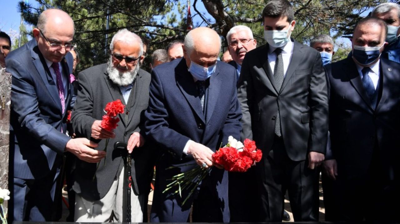 Başbuğumuz Alparslan Türkeş’i vefatının 25’inci yılında rahmetle, minnetle, şükranla anıyoruz