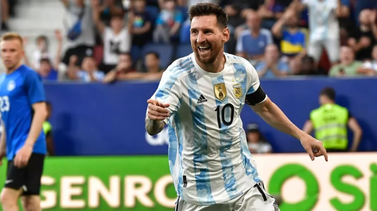 Lionel Messi 5-0 Estonya