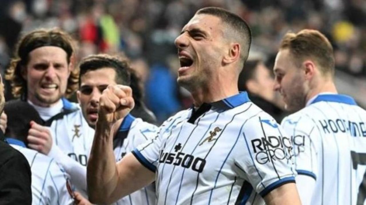 Dünyanın en zengin kulübüne imza atıyor