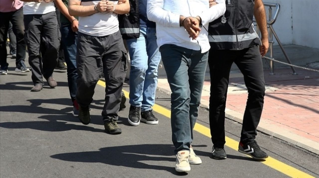 İstanbul merkezli organize suç örgütüne yönelik operasyonda yakalanan 91 şüpheli adliyede