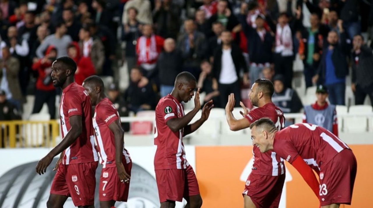 Ali Şaşal Vural kurtardı, Sivasspor 1 puanla başladı